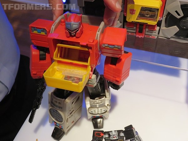 NYCC 2015   Transformers Combiner Wars Galvatron, Skullcruncher, Blaster, More  (63 of 80)